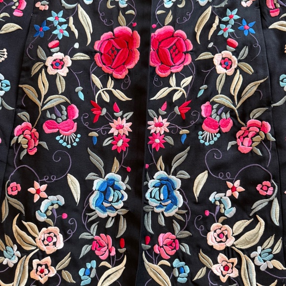 Embroidered coat - Picture 2 of 4